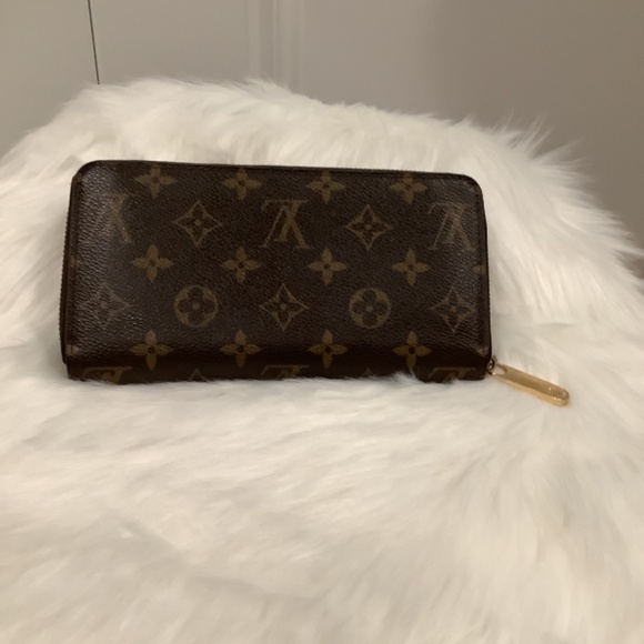 Louis Vuitton Zippy Monogram Wallet - Picture 3 of 8